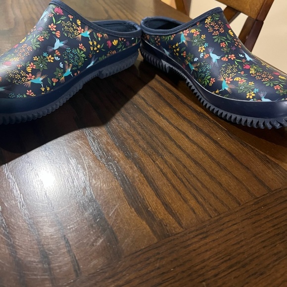 Western Chief Ladies Garden Clog Navy with Hummingbirds Size 7 - Picture 6 of 9